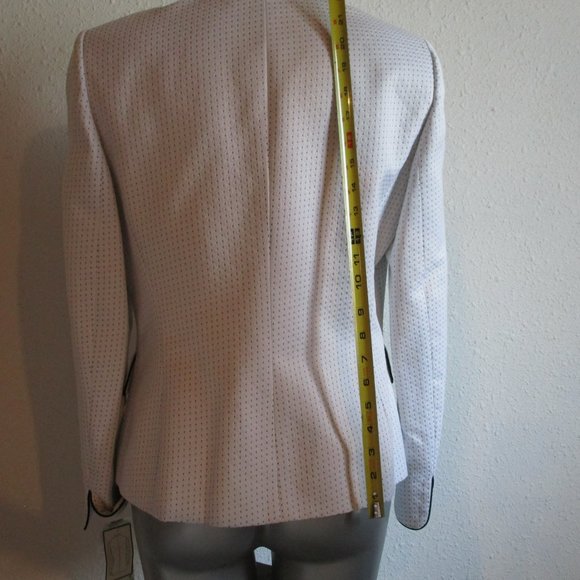 Evan Piccone white professional jacket with black accents. Size 8. New. - Picture 5 of 14